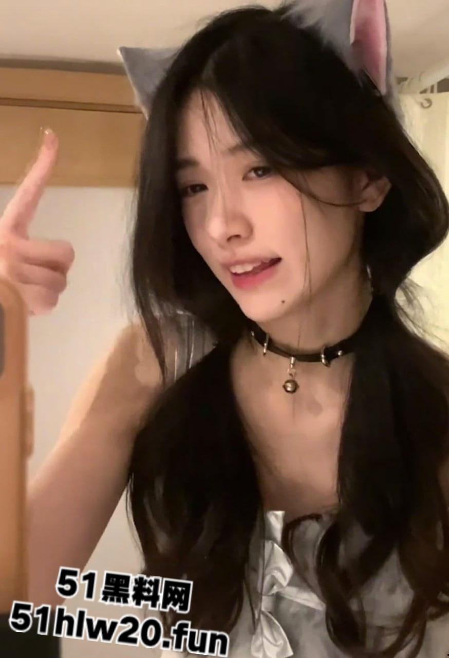 抖音260W粉丝的网红博主【百万个垃圾桶】未成名前拍摄的尺度写真合集流出，粉嫩三点清晰可见！  第2张