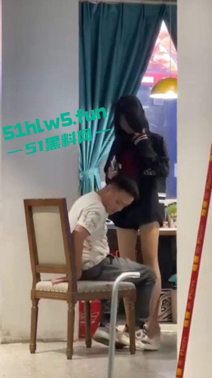 监控实拍!户外激情老玩家大庭广众之下直接啪啪,公共场所直接兽欲大发控制不住发泄。 第2张 监控实拍!户外激情老玩家大庭广众之下直接啪啪,公共场所直接兽欲大发控制不住发泄。 第2张