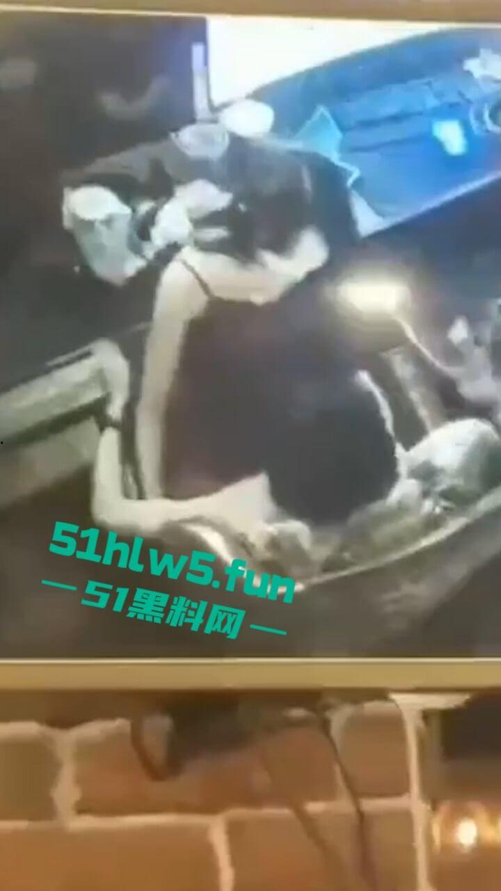 监控实拍!户外激情老玩家大庭广众之下直接啪啪,公共场所直接兽欲大发控制不住发泄。 第3张 监控实拍!户外激情老玩家大庭广众之下直接啪啪,公共场所直接兽欲大发控制不住发泄。 第3张