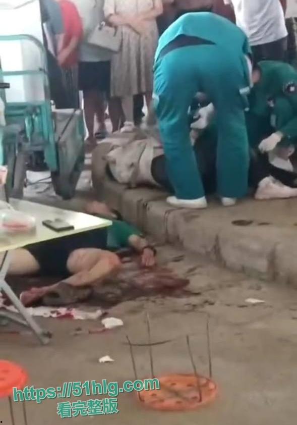 【郑州中牟新区】因抢摊位酿成惨案当场造成3人命丧当场 现场视频流出 场面血腥惨烈 事件引发全网热议 第1张 【郑州中牟新区】因抢摊位酿成惨案当场造成3人命丧当场 现场视频流出 场面血腥惨烈 事件引发全网热议 第1张