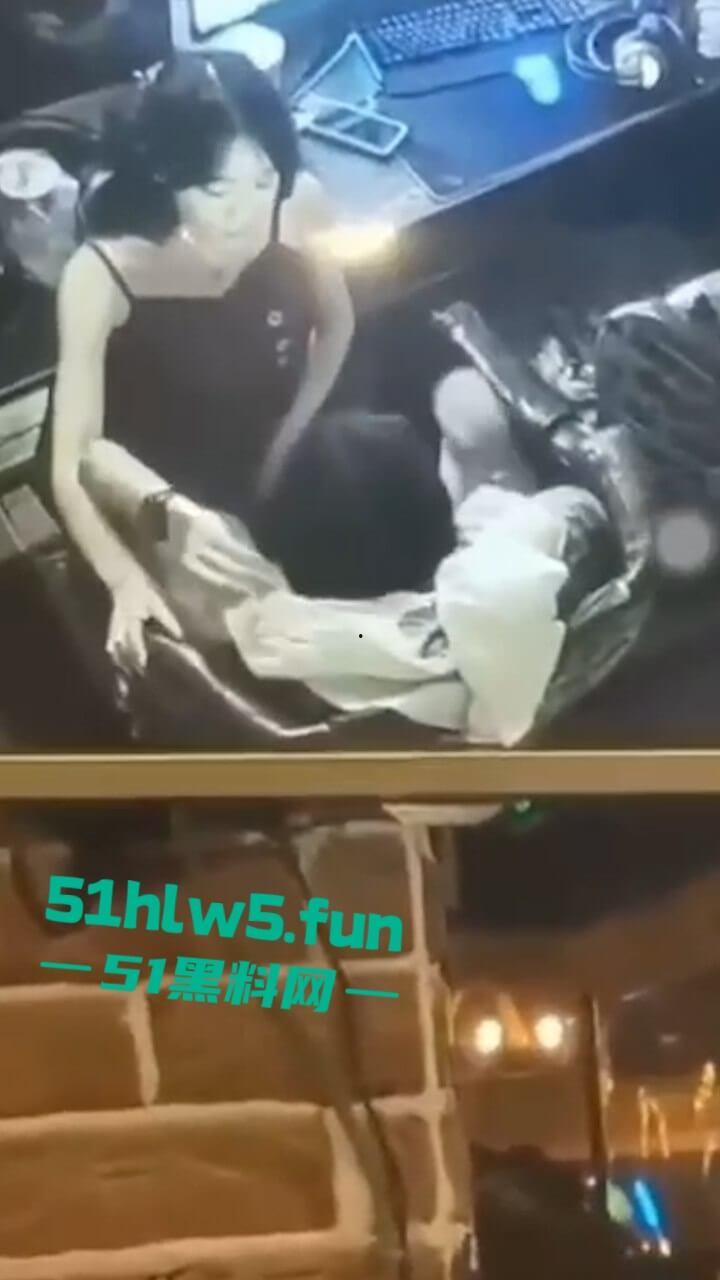 监控实拍!户外激情老玩家大庭广众之下直接啪啪,公共场所直接兽欲大发控制不住发泄。 第4张 监控实拍!户外激情老玩家大庭广众之下直接啪啪,公共场所直接兽欲大发控制不住发泄。 第4张