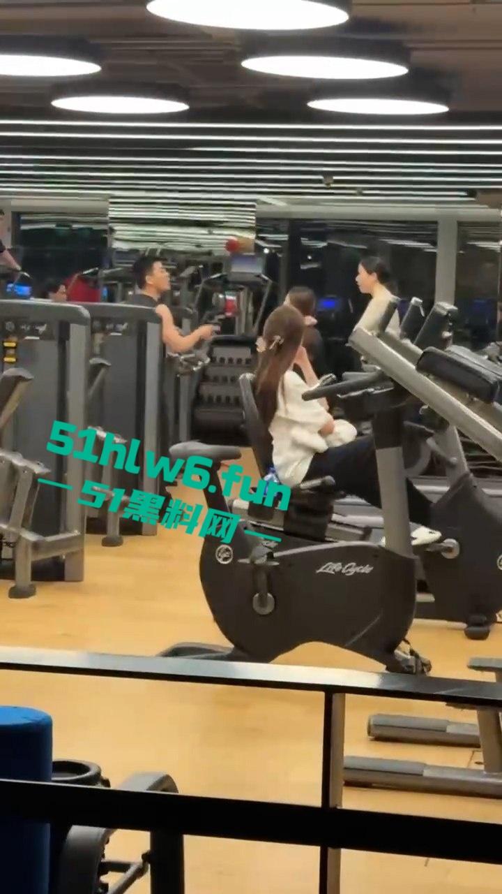 老肥婆诬陷健身小哥对她图谋不轨,小哥却自称是0对母性毫无性趣直接气得大妈报警。 第1张 老肥婆诬陷健身小哥对她图谋不轨,小哥却自称是0对母性毫无性趣直接气得大妈报警。 第1张