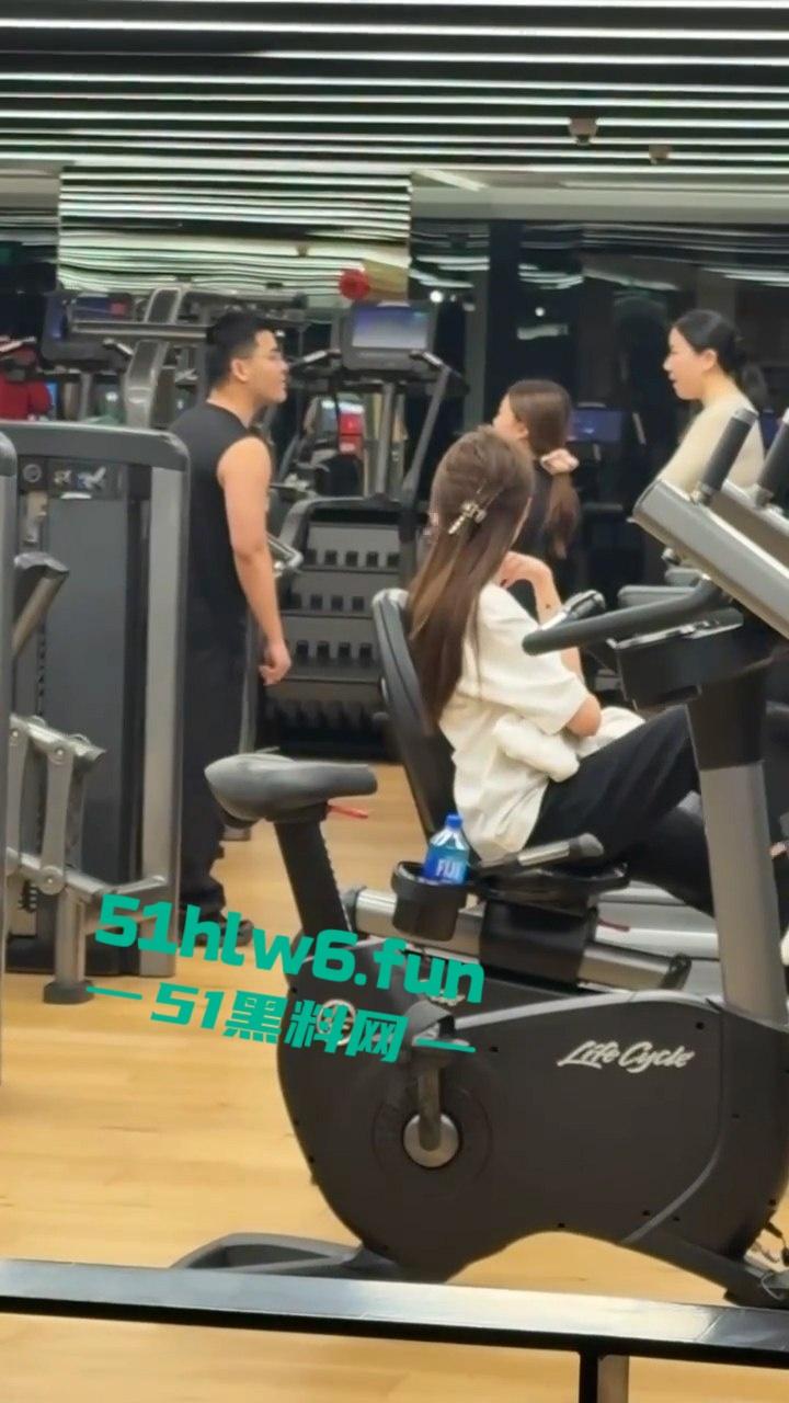 老肥婆诬陷健身小哥对她图谋不轨,小哥却自称是0对母性毫无性趣直接气得大妈报警。 第2张 老肥婆诬陷健身小哥对她图谋不轨,小哥却自称是0对母性毫无性趣直接气得大妈报警。 第2张