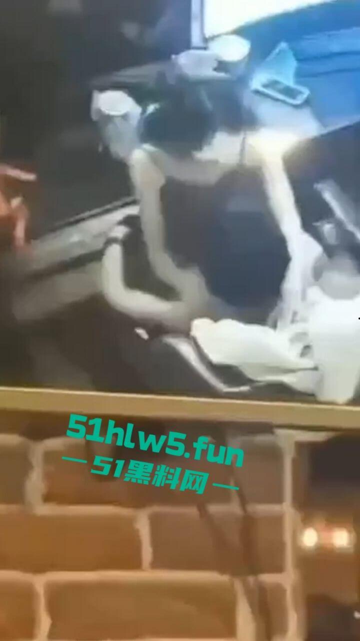 监控实拍!户外激情老玩家大庭广众之下直接啪啪,公共场所直接兽欲大发控制不住发泄。 第7张 监控实拍!户外激情老玩家大庭广众之下直接啪啪,公共场所直接兽欲大发控制不住发泄。 第7张