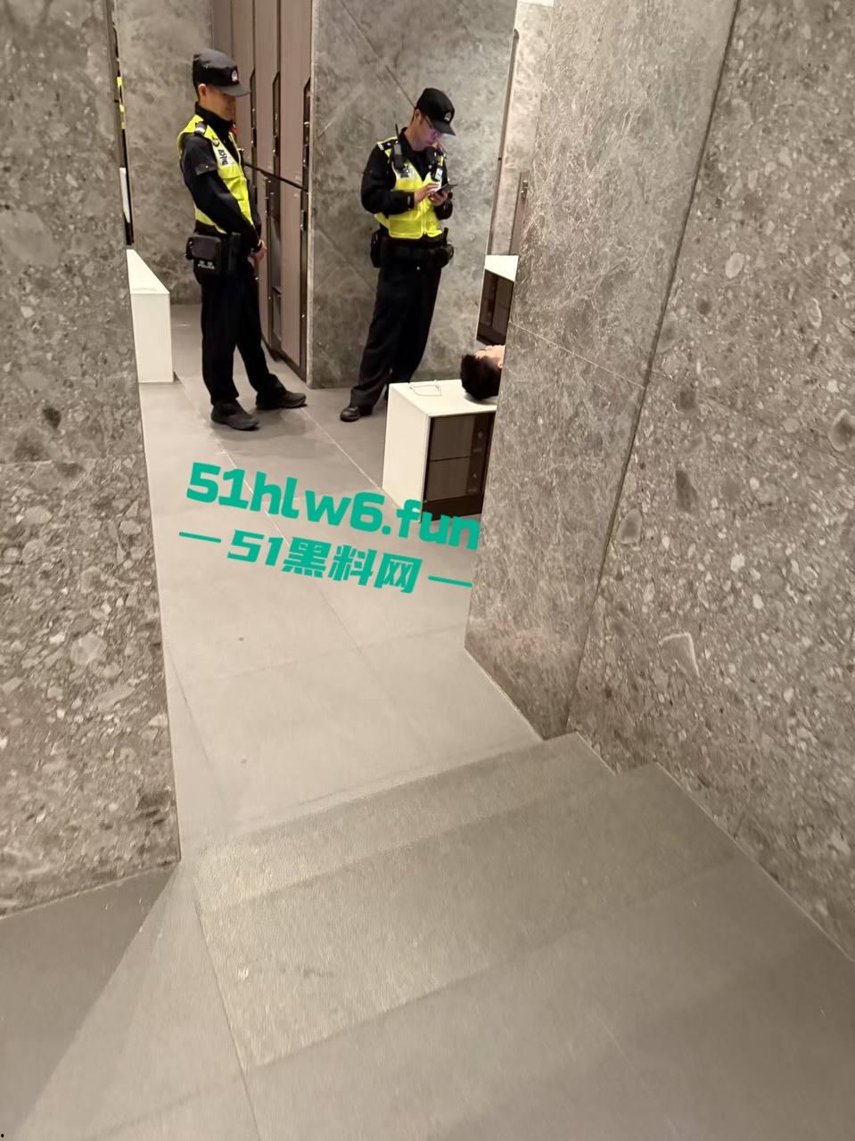 老肥婆诬陷健身小哥对她图谋不轨,小哥却自称是0对母性毫无性趣直接气得大妈报警。 第7张 老肥婆诬陷健身小哥对她图谋不轨,小哥却自称是0对母性毫无性趣直接气得大妈报警。 第7张