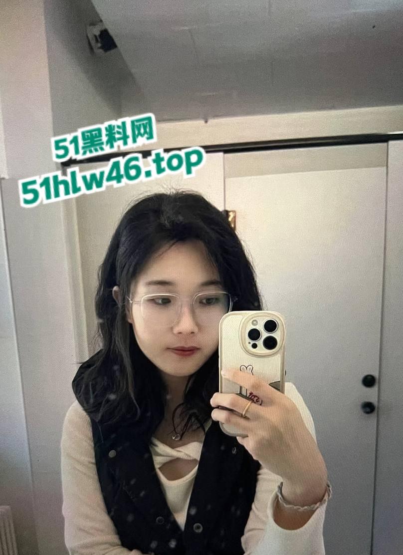 陕西渭南师范学院【陈小雨】背着男友出轨还惨遭炮友曝光，现在是全校出了名的肉便器！  第1张