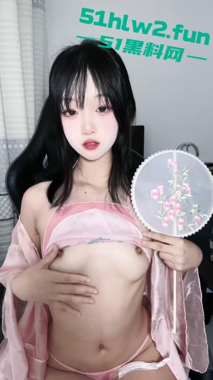 极品福利姬女神【神探狸狸】汉服淫语自慰福利，身材纤细修长颜值清纯可爱，激情自慰展示完美酮体淫语不断骚话连篇。  第5张