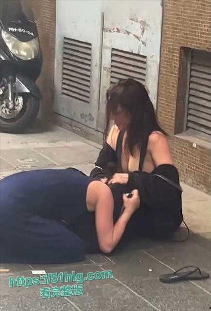 高颜值巨乳辣妹真空街斗！雪白的巨乳尽显无遗，香艳场景令人目眩神迷  第1张