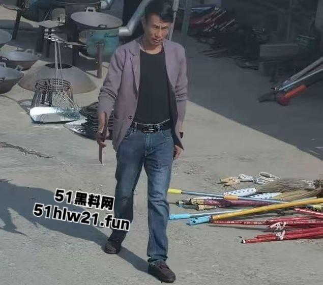 云南保山出租车司机遭乘客劫杀,凶手夺车而逃焚车自杀,嫌犯遗体被村民上山干活时发现。 第1张 云南保山出租车司机遭乘客劫杀,凶手夺车而逃焚车自杀,嫌犯遗体被村民上山干活时发现。 第1张