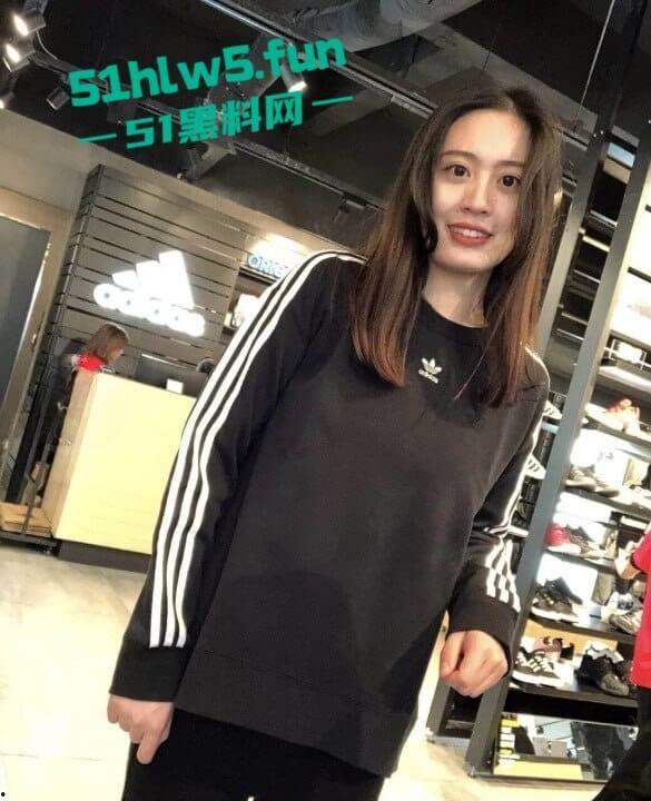 母子乱伦系列,儿子以不参加考试威胁亲妈给自己口交,骚妈性欲上头骑乘儿子肉棒被大力内射! 第5张 母子乱伦系列,儿子以不参加考试威胁亲妈给自己口交,骚妈性欲上头骑乘儿子肉棒被大力内射! 第5张