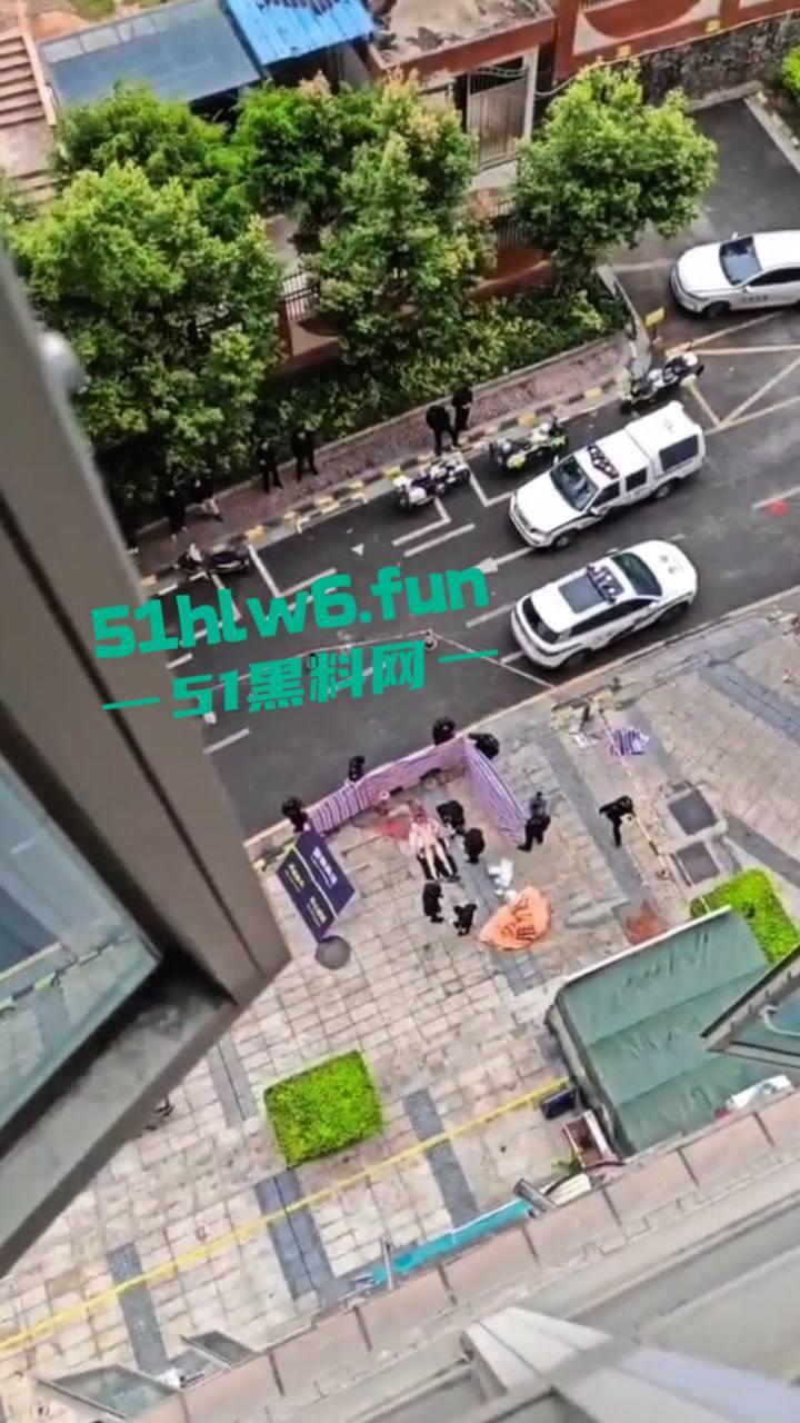 江苏徐州男子跳楼自杀，花重金娶的河南籍老婆婚后出轨被发现，变卖了男子的财产想不通。  第1张