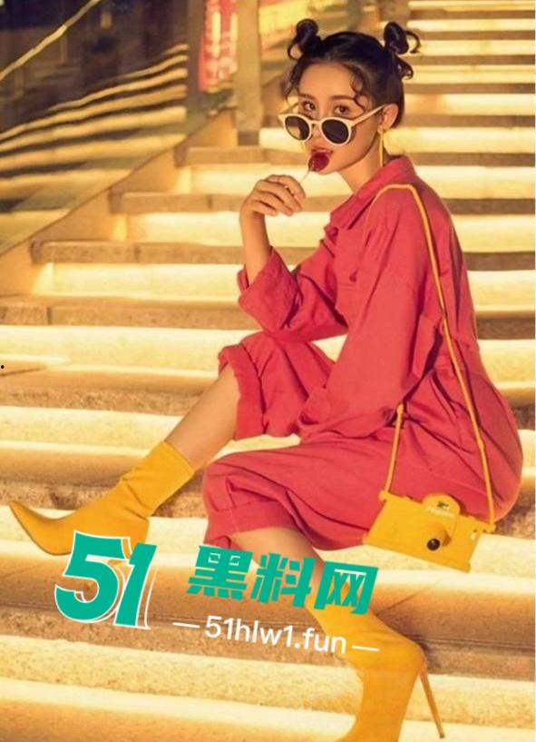 超美极品身材颜值于一体的平面模特的反差一面，背地里揉奶自慰求金主们操的一条小母狗。  第3张