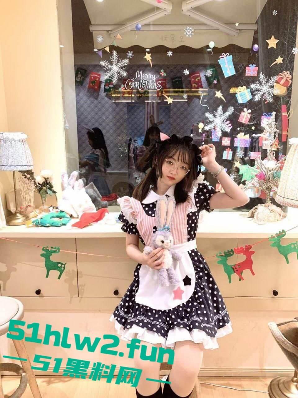 粉嫩童颜女神【琥珀】白幼瘦大奶萝莉娇小的身体柔软香甜，被主人各种玩弄做爱私拍流出。  第1张