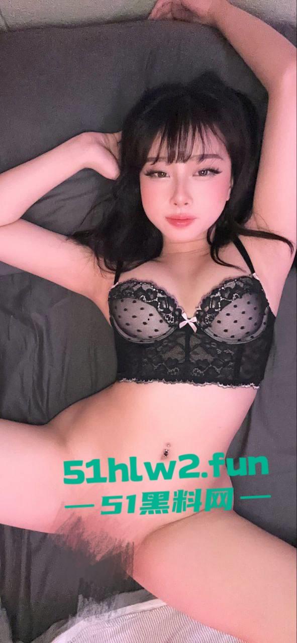 推特极品萝莉骚母狗颜值甜美身材性感，水晶棒爆插穴穴骚骚的样子超诱人，自慰私拍付费福利资源流出。  第8张