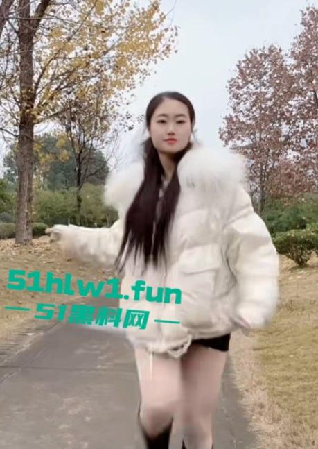 抖音小网红【屿菲】给榜一大哥定制骚视频,脱衣自慰又扭又叫,扭腰抠逼直冲镜头,骚鸡这回玩砸了! 第3张 抖音小网红【屿菲】给榜一大哥定制骚视频,脱衣自慰又扭又叫,扭腰抠逼直冲镜头,骚鸡这回玩砸了! 第3张