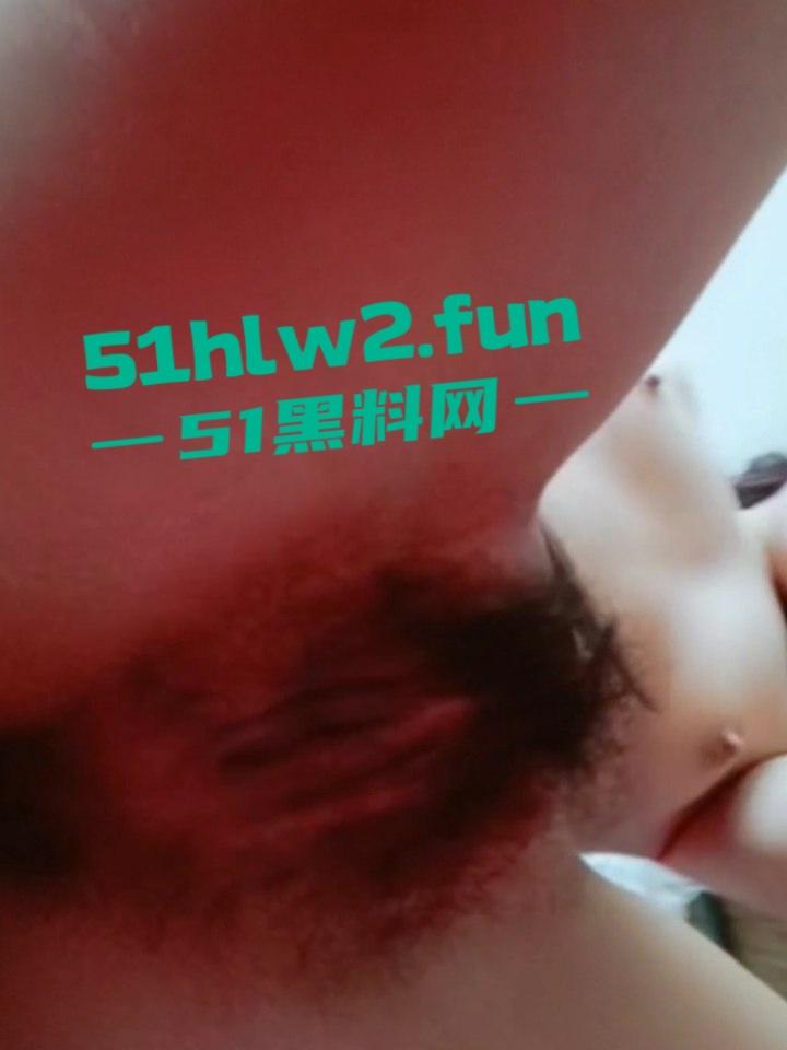 抖音母狗女主播【秃头甜心】清纯大学生网上在线卖骚，学拜金女勾引金主包养搞得自己身败名裂。  第7张