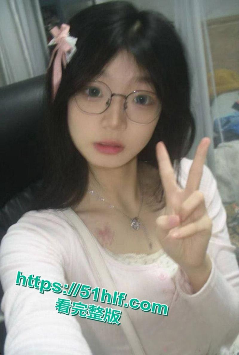 高校大一学生妹【郑可洁】遭黄毛带入酒店做爱视频流出,口活绝技侍弄肉棒,娇嫩肉体被凶猛插入激情满满! 第3张 高校大一学生妹【郑可洁】遭黄毛带入酒店做爱视频流出,口活绝技侍弄肉棒,娇嫩肉体被凶猛插入激情满满! 第3张