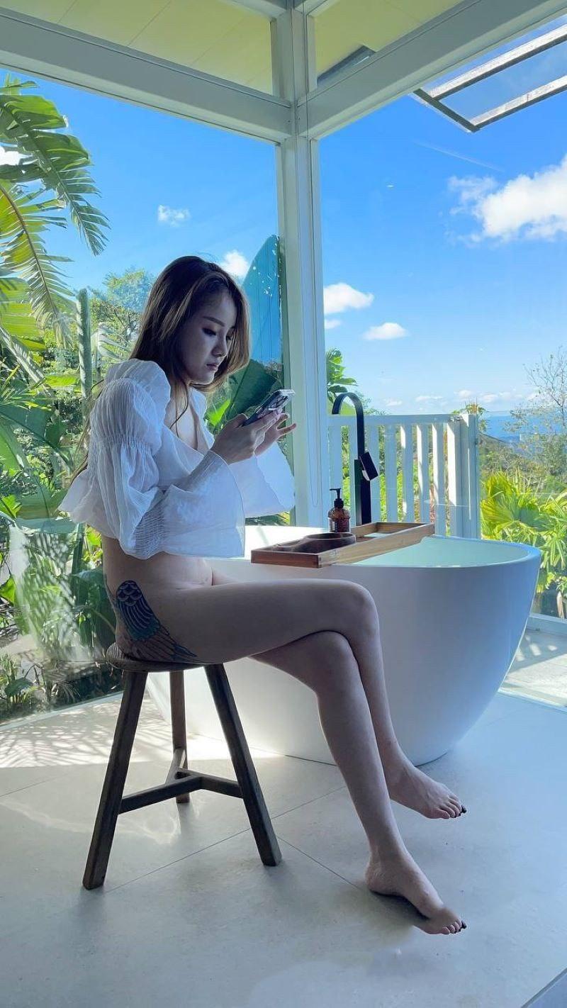 台湾网红唐恩不雅视频流出 优雅名媛人设塌房 前凸后翘的身材 一对巨乳让人垂帘三尺 那淫荡的表情与现实反差感实足  第4张