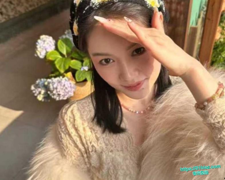 吉林延边母狗王茗雪恋爱期间被男友彻底调教开发 穿着情趣内衣的她主动迎合男友爬行口交后 被无套猛干翘臀 第5张 吉林延边母狗王茗雪恋爱期间被男友彻底调教开发 穿着情趣内衣的她主动迎合男友爬行口交后 被无套猛干翘臀 第5张