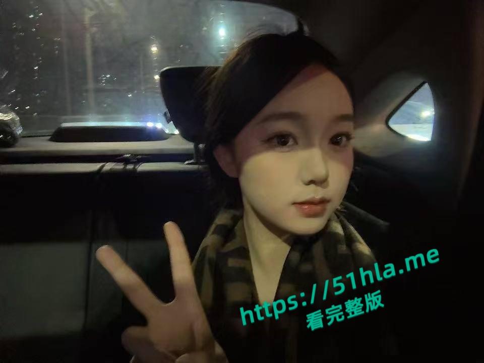 达州市可爱大胸嫩妹，镜前激情口交吞精射出后，骚货摆弄身姿不忘对镜头媚眼挑逗，画面香艳至极！  第2张