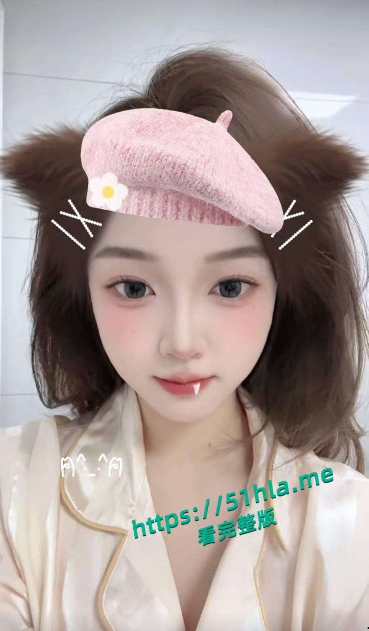 达州市可爱大胸嫩妹，镜前激情口交吞精射出后，骚货摆弄身姿不忘对镜头媚眼挑逗，画面香艳至极！  第5张