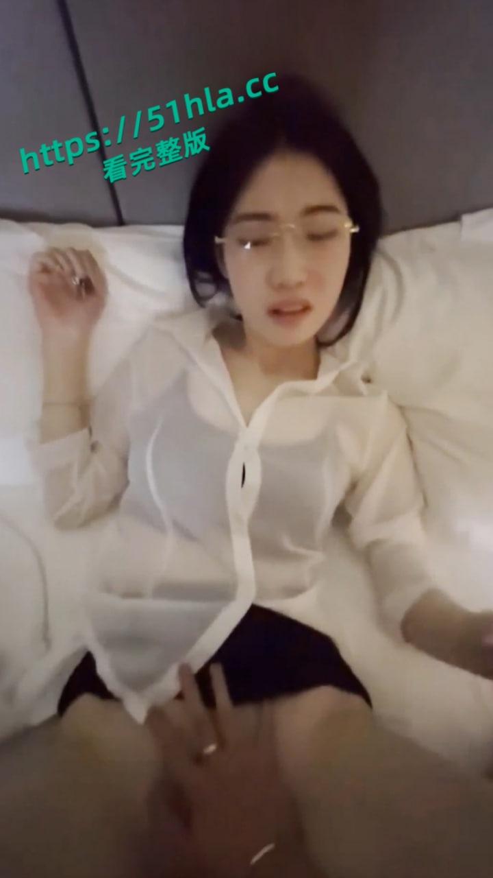 真实调教,极品大学生眼镜反差婊,肤白貌美身材火辣全程露脸,被主人调教的服服帖帖! 第2张 真实调教,极品大学生眼镜反差婊,肤白貌美身材火辣全程露脸,被主人调教的服服帖帖! 第2张