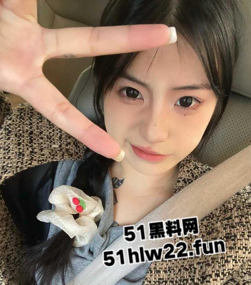 江西纹身小太妹【李妍】被社会大哥带去宾馆一顿输出，黑丝白丝混合穿搭年轻就是无极限。  第3张