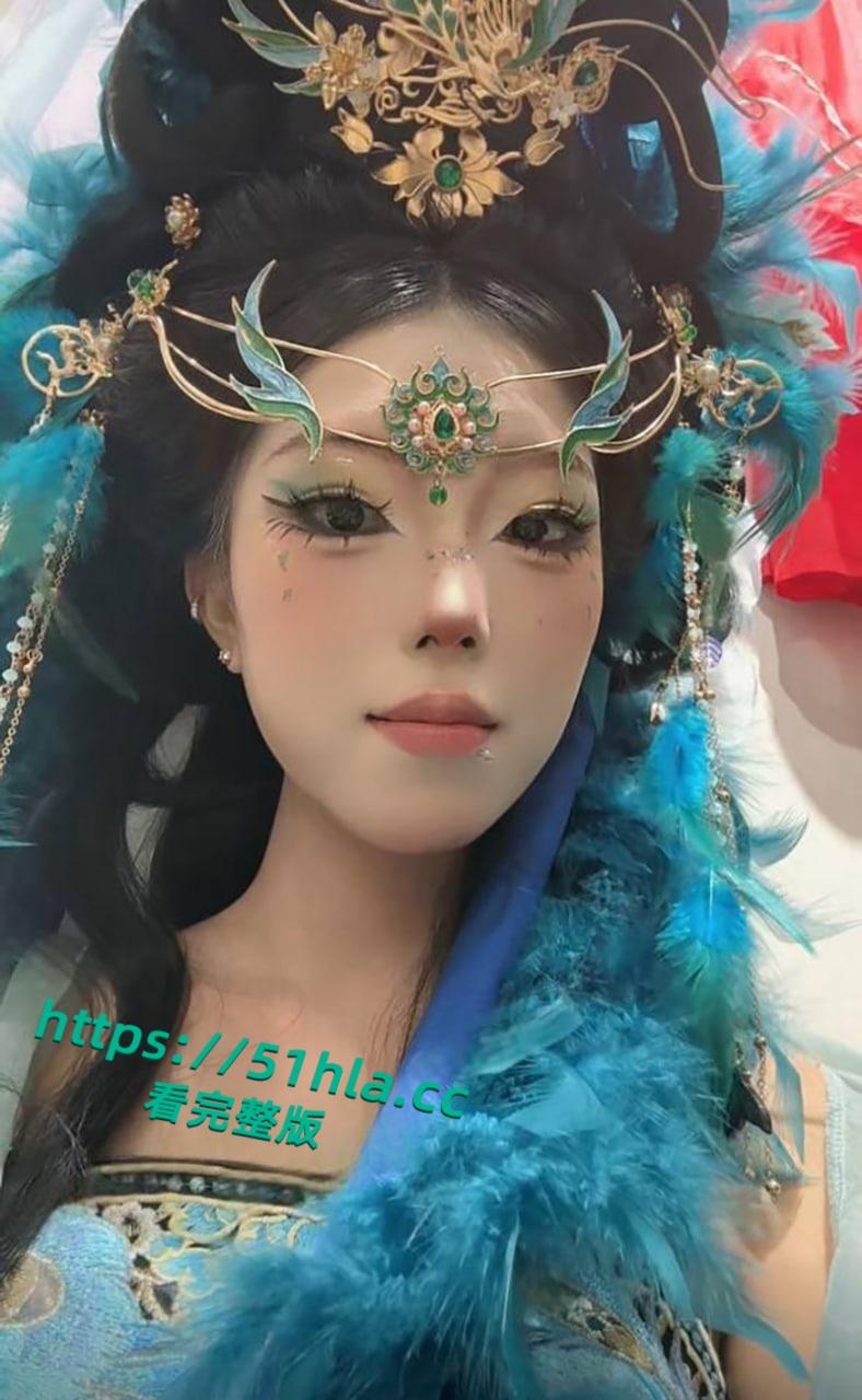 湖南软件技术职业技术大学【李思瑾】脚踏三只船翻车，网络聊骚约炮奔现男网友视频被曝光！  第3张