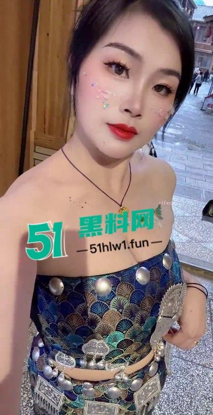 男人不中用，养家靠自己，快手大奶熟妇【鱼鱼的眼泪057】深夜50元连线卖逼自慰视频流泄。  第2张