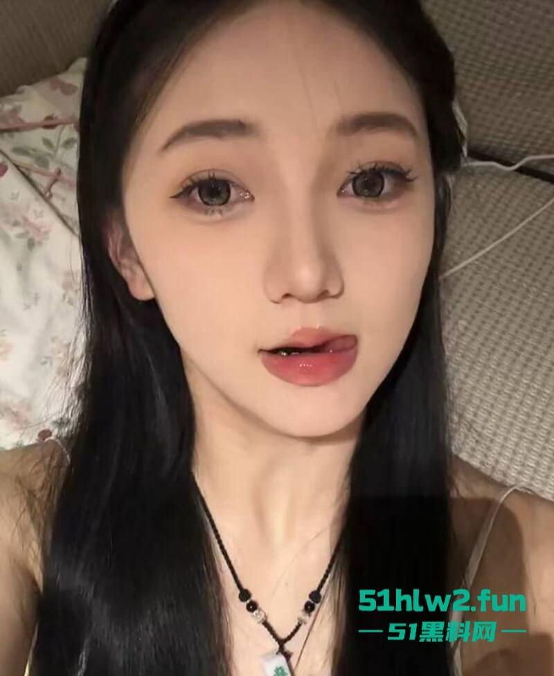 师范学院高冷校花【杨欣欣】私密约炮视频流出，清纯女神变身性爱尤物深情口交 内射全过程大尺度展示。  第3张