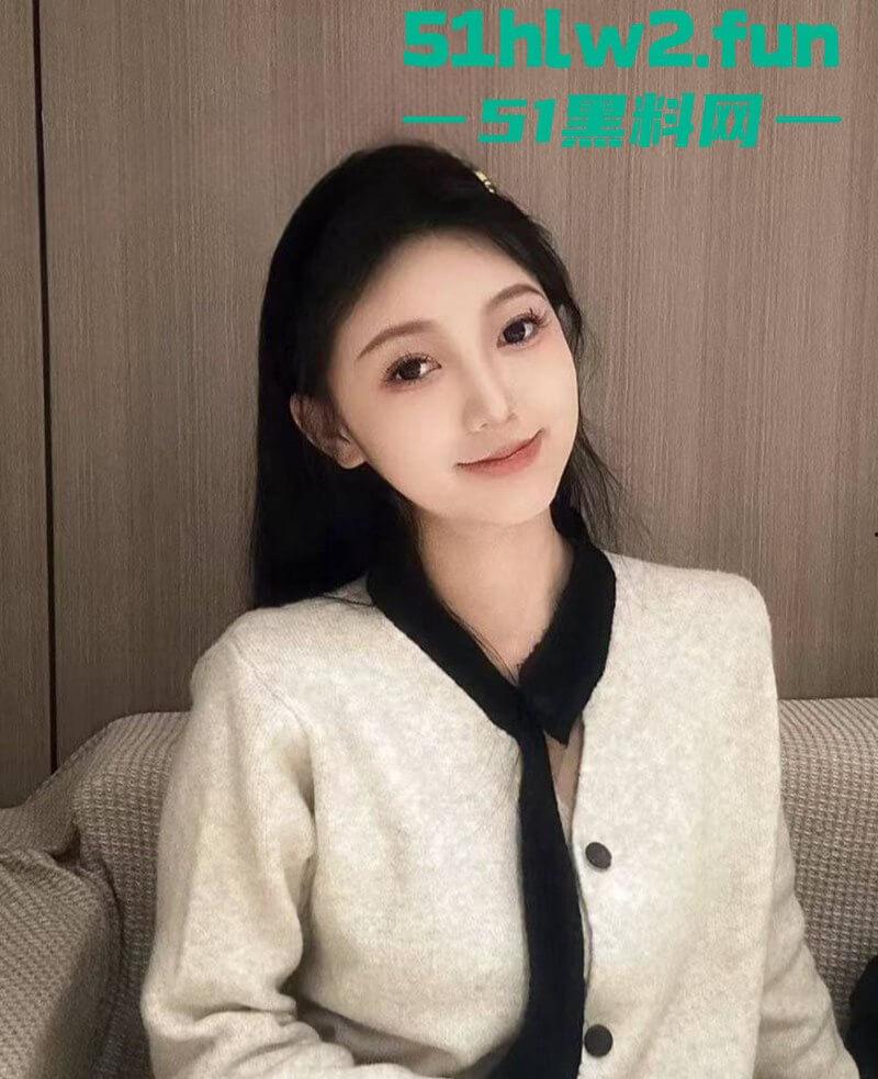 师范学院高冷校花【杨欣欣】私密约炮视频流出，清纯女神变身性爱尤物深情口交 内射全过程大尺度展示。  第5张