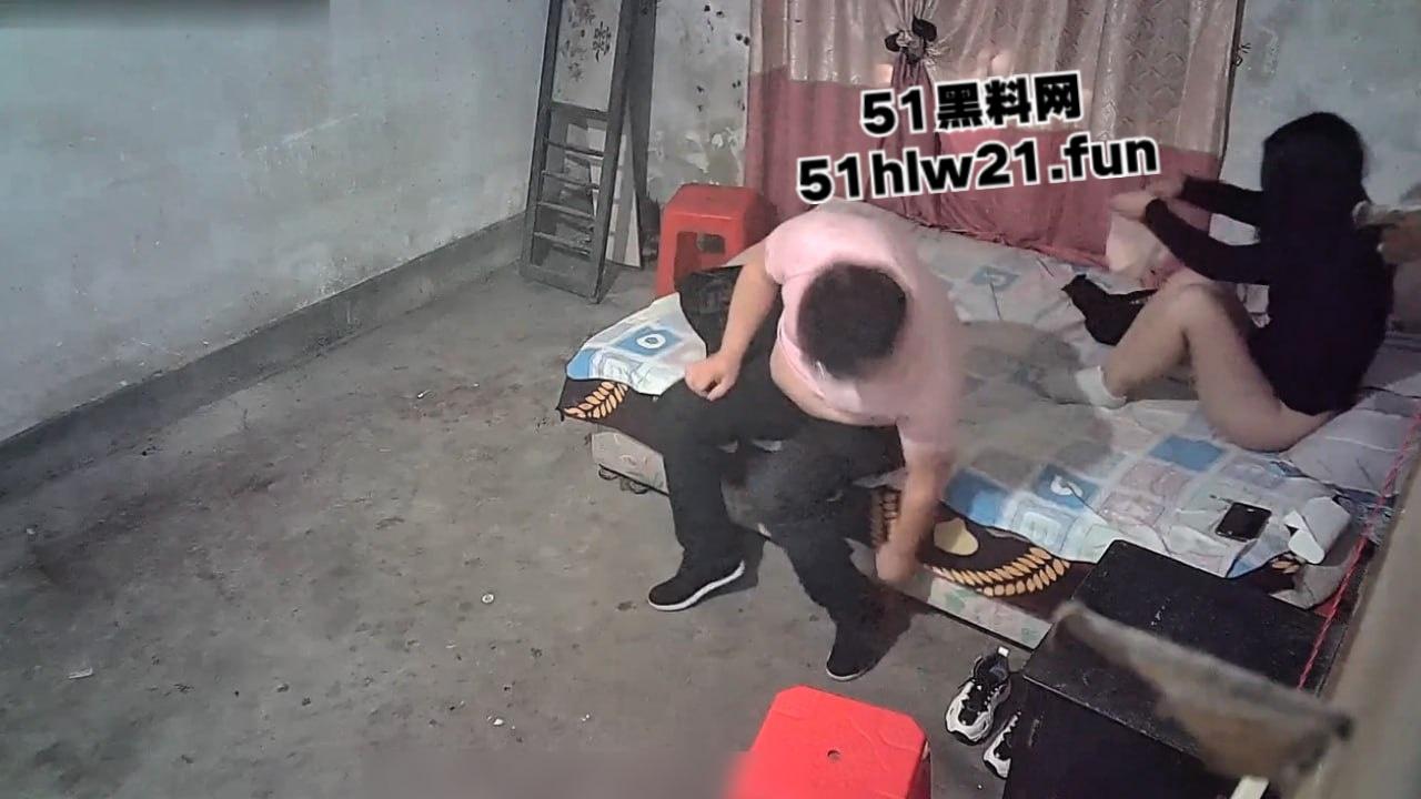 站街女室内监控偷拍，100元的性爱体验几十秒结束战斗，这哥们的速度太快了纯属浪费钱啊。  第6张