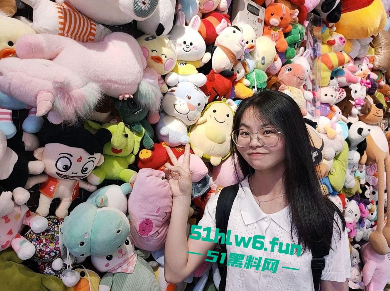 西南政法大学外语学院骚逼【傅祖梅】身材超性感骚母狗，穿黑丝被男友调教，写上淫语激情爆操。  第2张