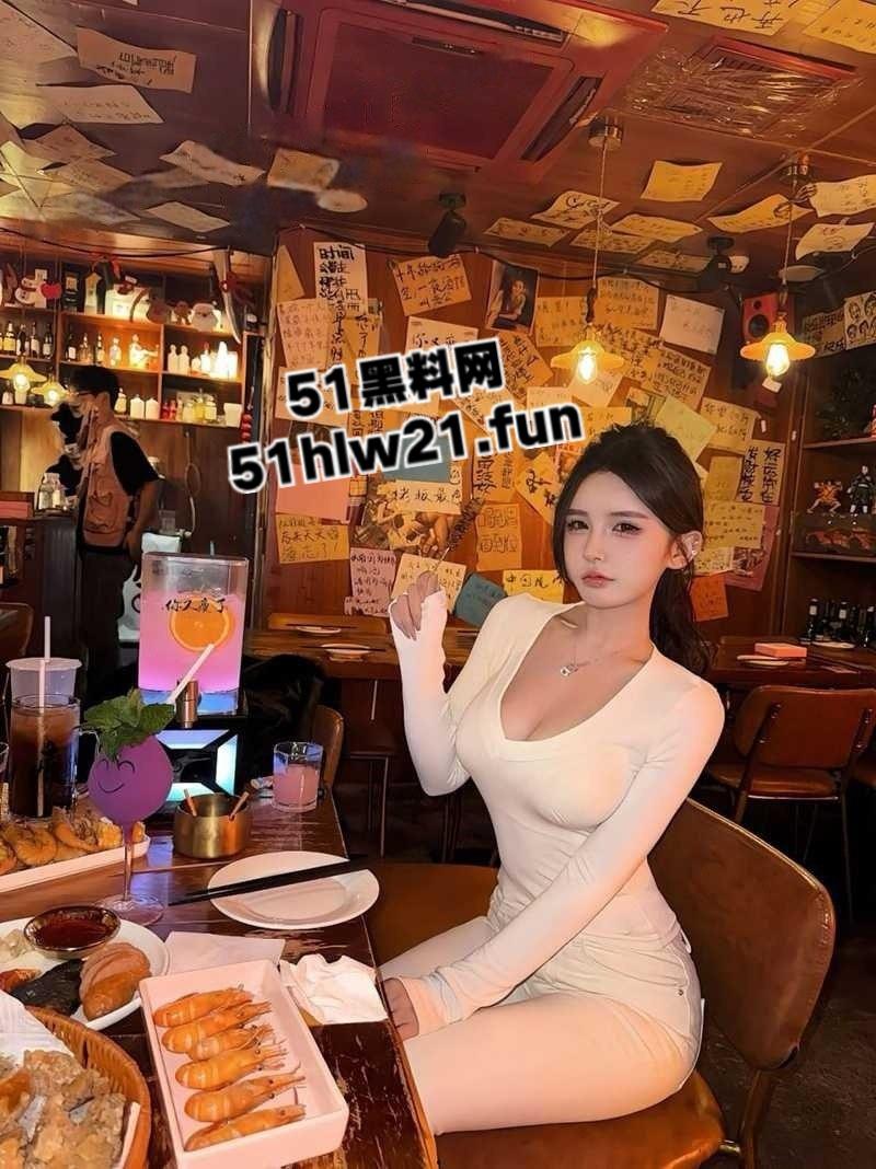 青岛巨乳模特【刘丹】香港陪睡大哥三天赚25万,反手拿着介绍费跑路,惨遭经纪人全网曝光下海视频。 第6张 青岛巨乳模特【刘丹】香港陪睡大哥三天赚25万,反手拿着介绍费跑路,惨遭经纪人全网曝光下海视频。 第6张