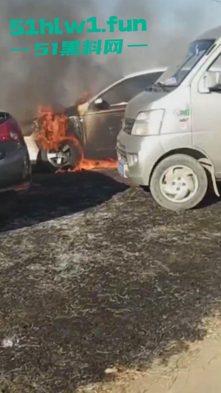 辽宁一停车场突发大火，竟是几个熊孩子放学后玩火烧车，导致几百辆车被烧毁这些家长可赔大了。  第3张