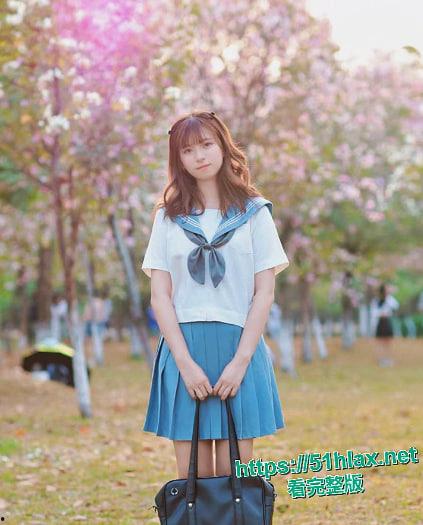 四川成都西南交大王清茉跟男友酒店啪啪 高颜校花跪舔深喉爱不释手 落地窗前被男友后入狂操  第8张