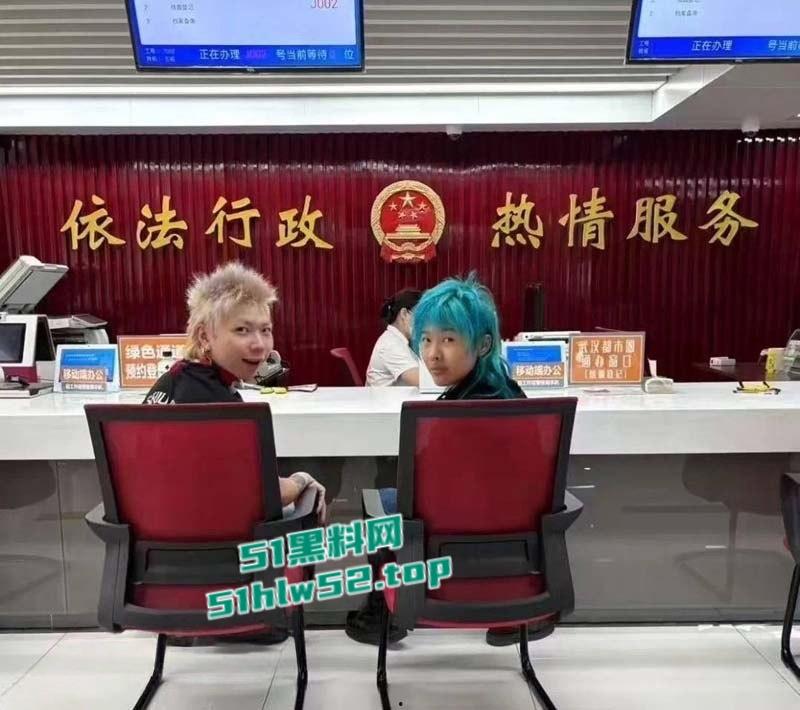 热搜的杀马特新婚夫妇【唐康】【刘雨洁】闪婚闪离,跳起来领证的快感就像高潮,满足广大网友的吃瓜! 第3张 热搜的杀马特新婚夫妇【唐康】【刘雨洁】闪婚闪离,跳起来领证的快感就像高潮,满足广大网友的吃瓜! 第3张