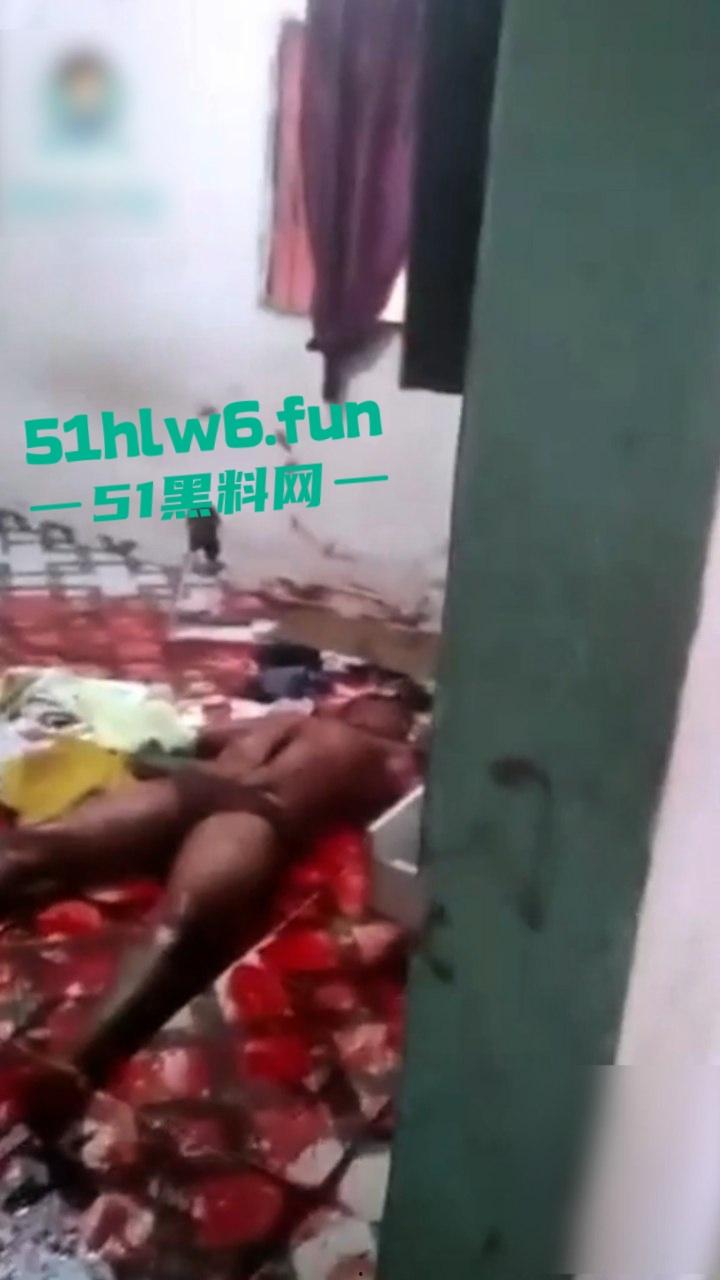 【血腥恐怖】印度三哥被妻子开膛破肚,男子为高种姓白人行为恶劣强奸妻子家人,终被妻子发现后杀害。 第2张 【血腥恐怖】印度三哥被妻子开膛破肚,男子为高种姓白人行为恶劣强奸妻子家人,终被妻子发现后杀害。 第2张