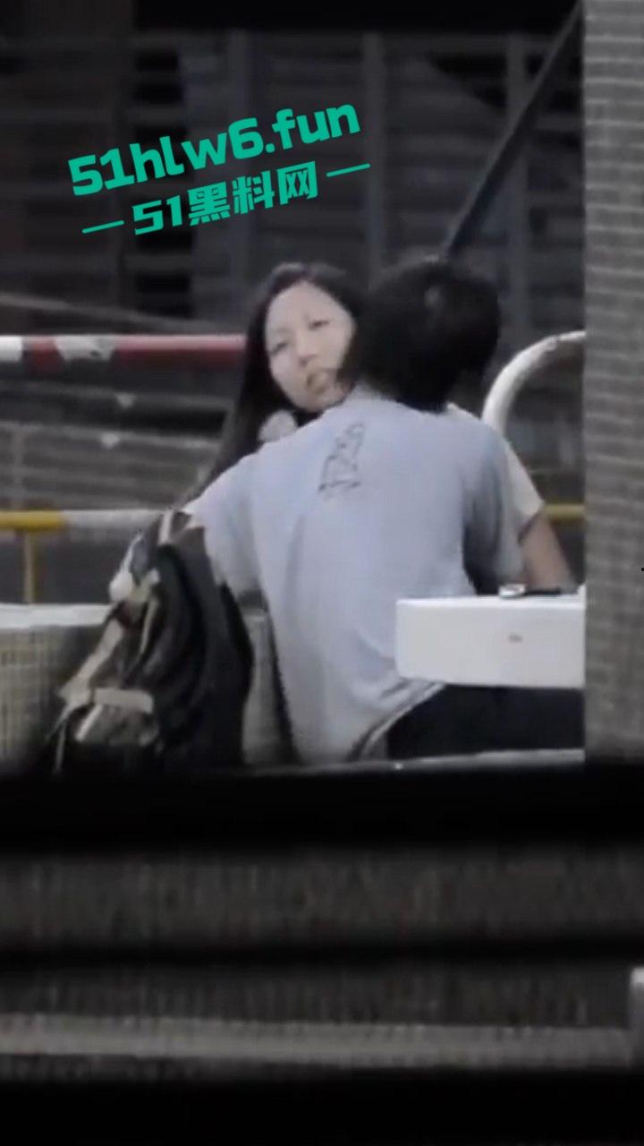 瓜友投稿,成都街头拍摄激情男女当街抠逼,女主表情销魂又迷离,不知道爽飞多少次了! 第3张 瓜友投稿,成都街头拍摄激情男女当街抠逼,女主表情销魂又迷离,不知道爽飞多少次了! 第3张