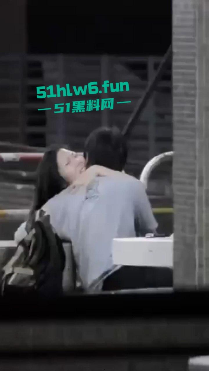 瓜友投稿,成都街头拍摄激情男女当街抠逼,女主表情销魂又迷离,不知道爽飞多少次了! 第4张 瓜友投稿,成都街头拍摄激情男女当街抠逼,女主表情销魂又迷离,不知道爽飞多少次了! 第4张