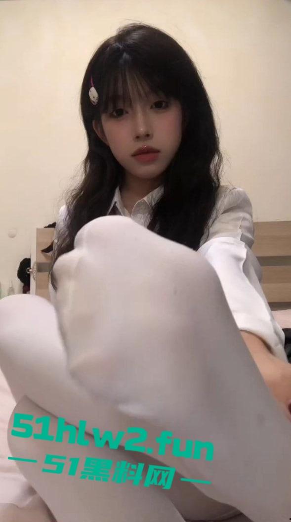 爆火的玉足主播【晴天小猪】最新订制福利恋足色友千万不要错过,犹抱琵琶半遮面的顶级诱惑。 第7张 爆火的玉足主播【晴天小猪】最新订制福利恋足色友千万不要错过,犹抱琵琶半遮面的顶级诱惑。 第7张