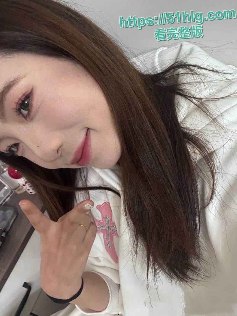 【深圳】长腿女神【徐娇娇】曝不雅视频！认识三天就被炮友搞定，骚穴被大鸡巴暴力抽插，淫荡无极限  第2张