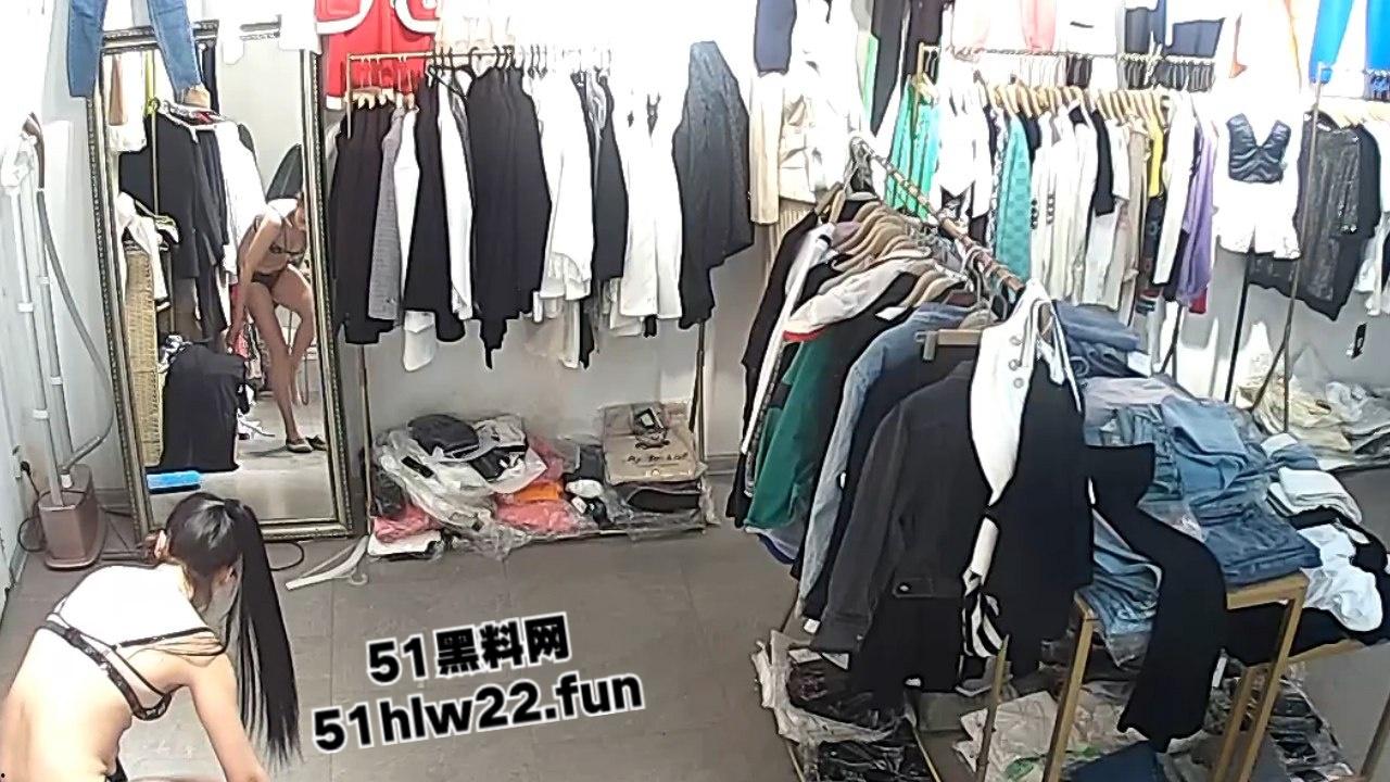 女装店老板偷装摄像头直播女顾客露奶换衣全过程，大奶美女少妇御姐个个春光乍泄。  第3张