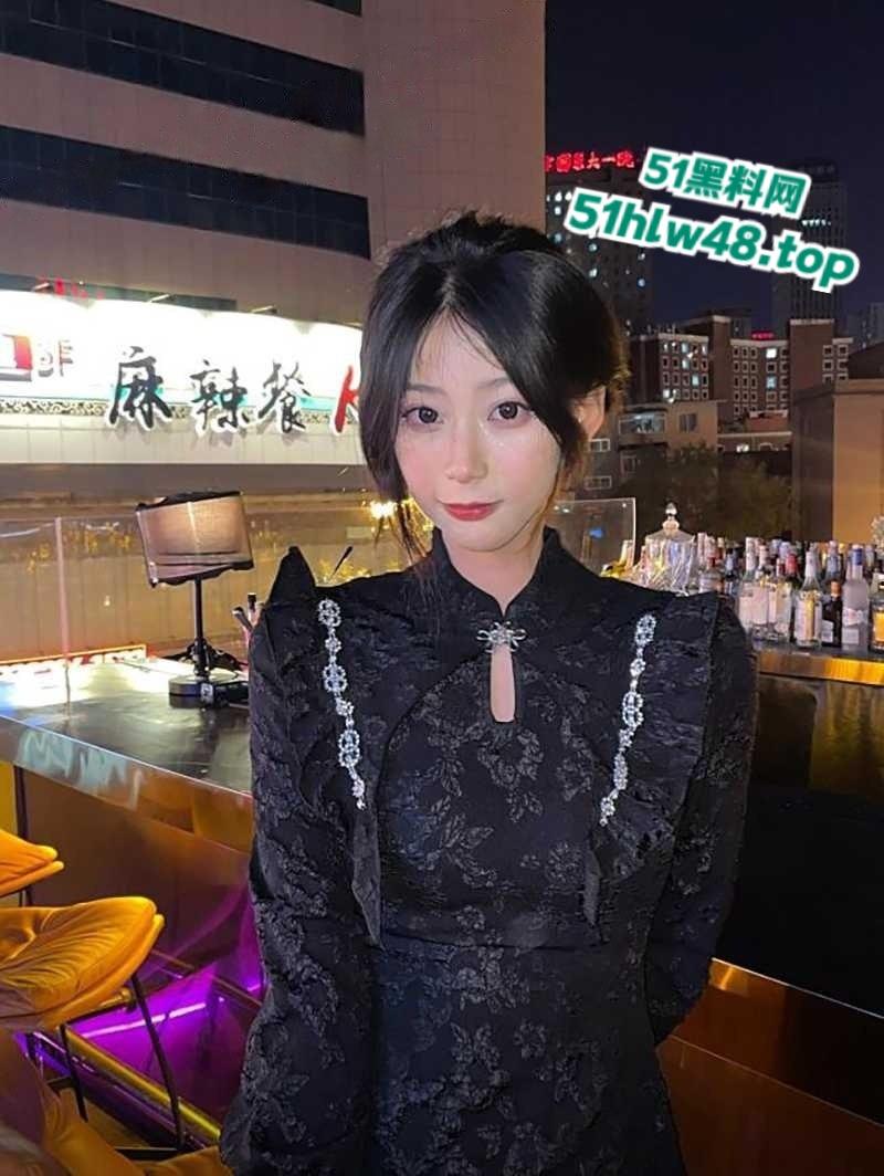 抚顺石油化工学院大三学姐【崔梦曦】表面清纯私下骚劲炸裂，M属性小野猫无套猛操爽到眼珠翻白。  第2张