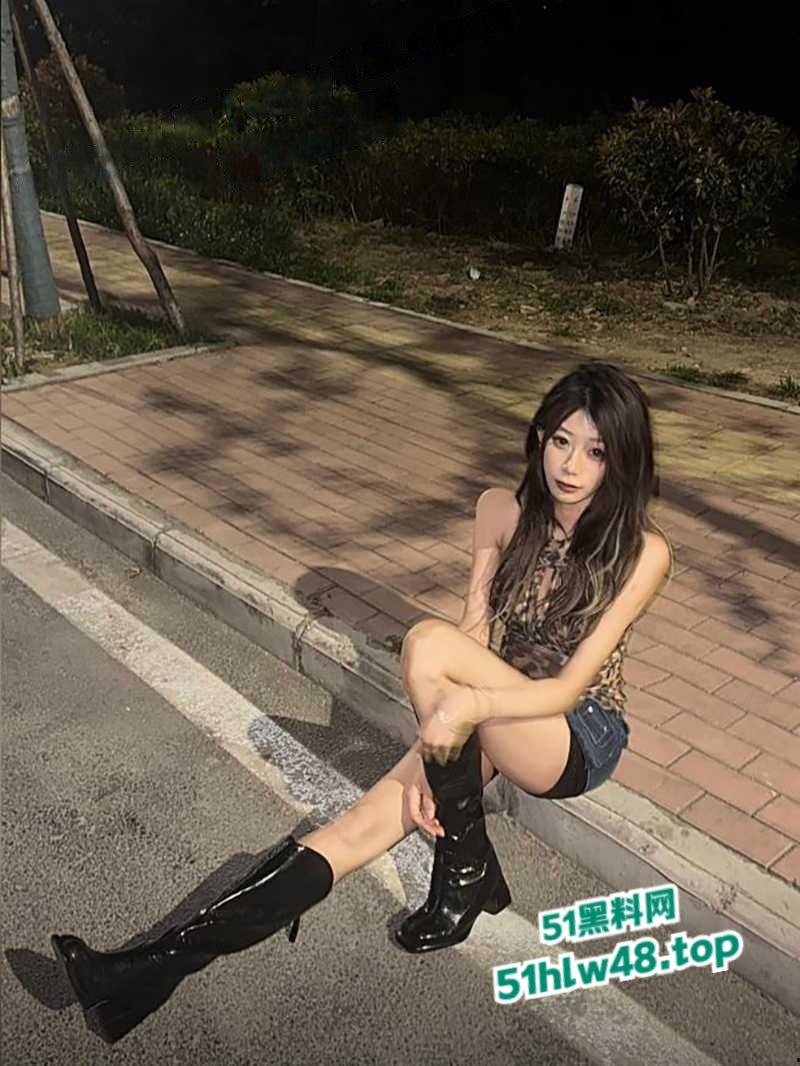 抚顺石油化工学院大三学姐【崔梦曦】表面清纯私下骚劲炸裂，M属性小野猫无套猛操爽到眼珠翻白。  第7张