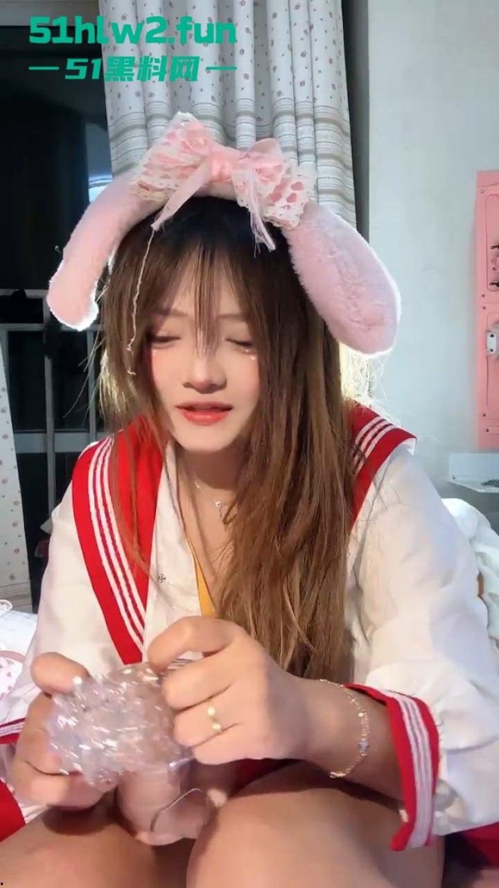 武汉18岁福利姬【少萝没人爱】私密论坛视频流出,超大章鱼足鸡巴极限逼里插首次爆肛! 第1张 武汉18岁福利姬【少萝没人爱】私密论坛视频流出,超大章鱼足鸡巴极限逼里插首次爆肛! 第1张