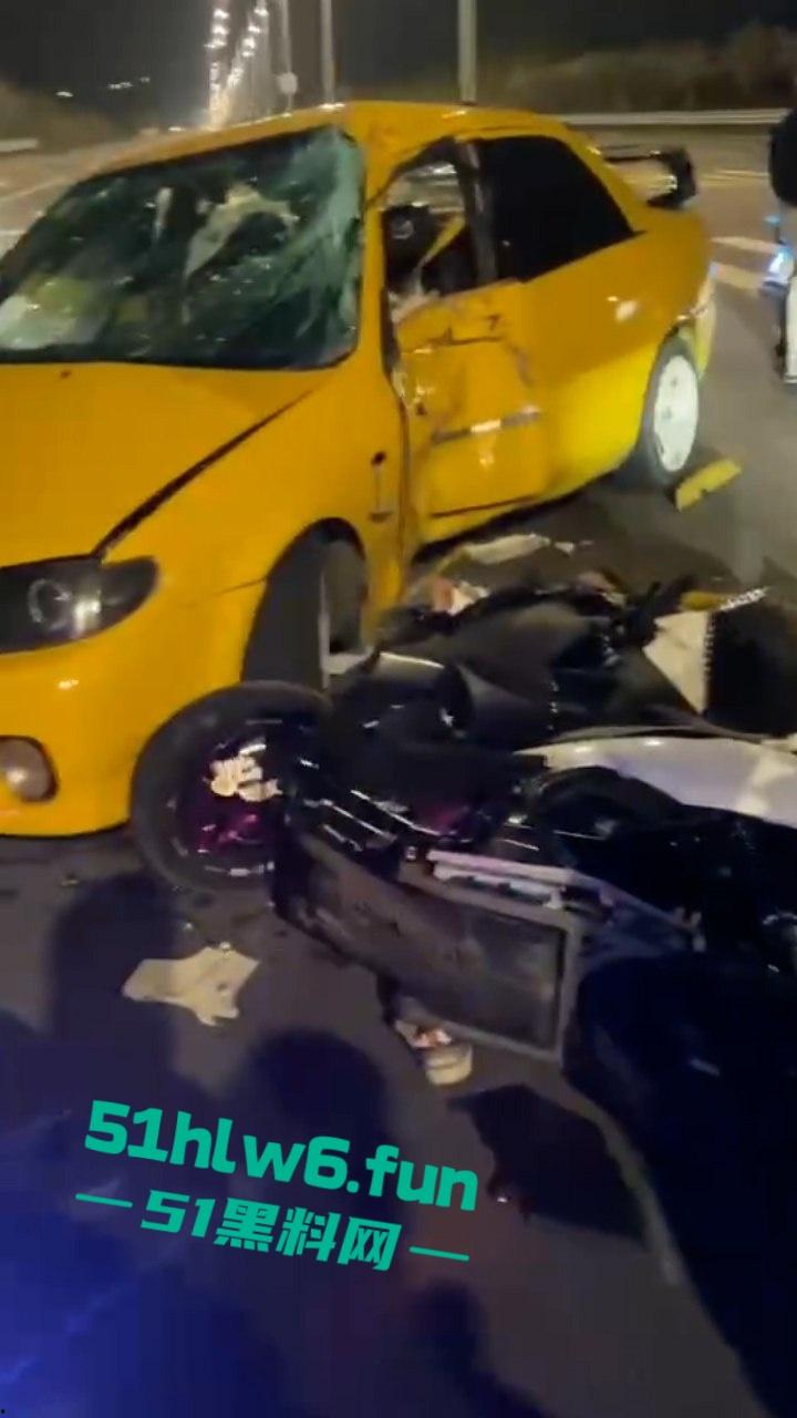 广东江门市电摩排位赛车祸，精神小伙深夜载人高速撞车，2男1女当场归西！  第1张