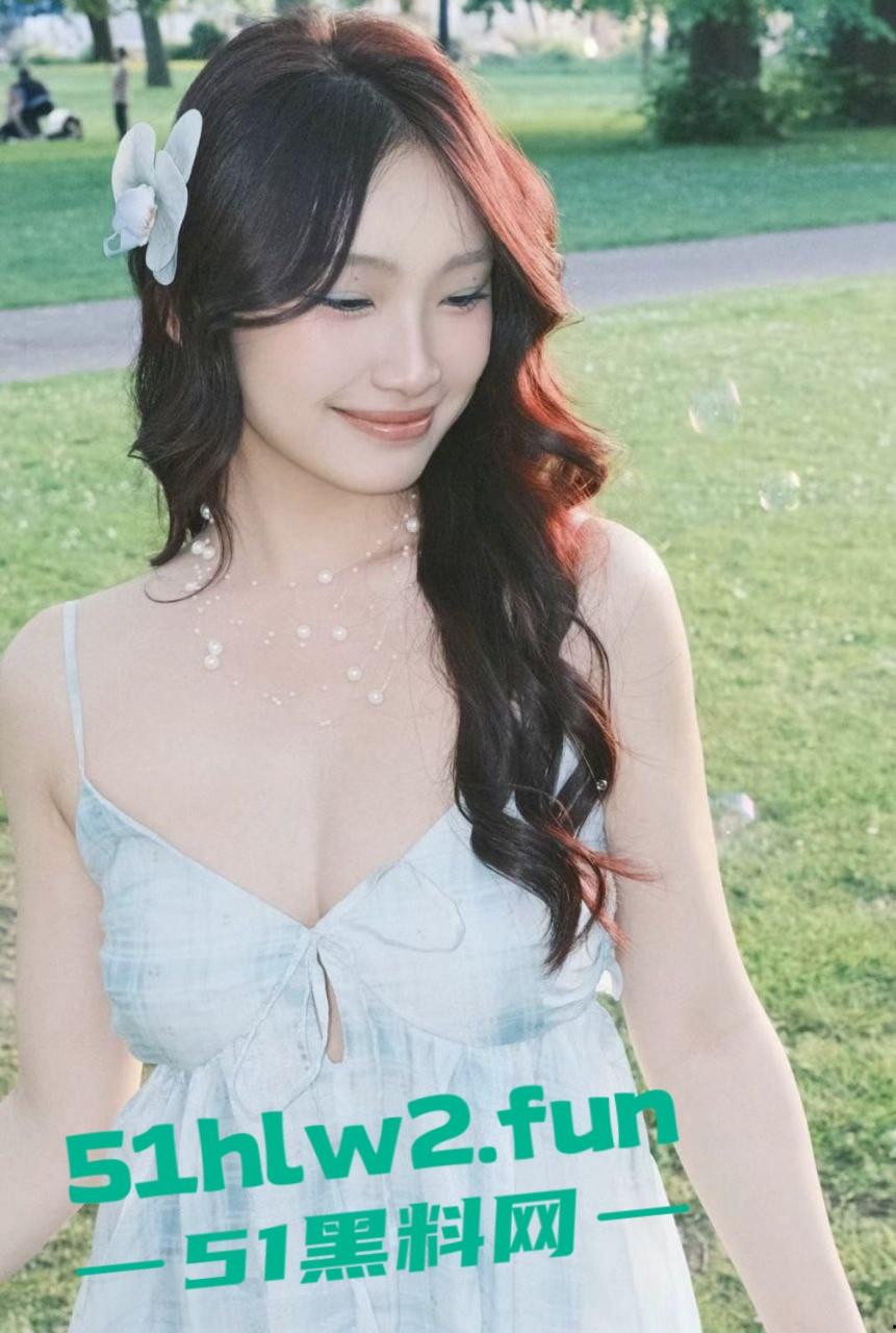 高颜值长腿学生妹，为了钱下海做伴游成金主大叔包养的金丝雀，白天仙气飘飘晚上变身母狗，忘我吃鸡骚气四溢。  第1张