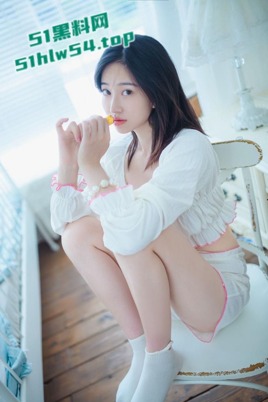 职业高端美模【年年】最新写真流出，双马尾情趣体操服勾勒完美曲线，大白巨乳诱惑到炸裂！  第6张