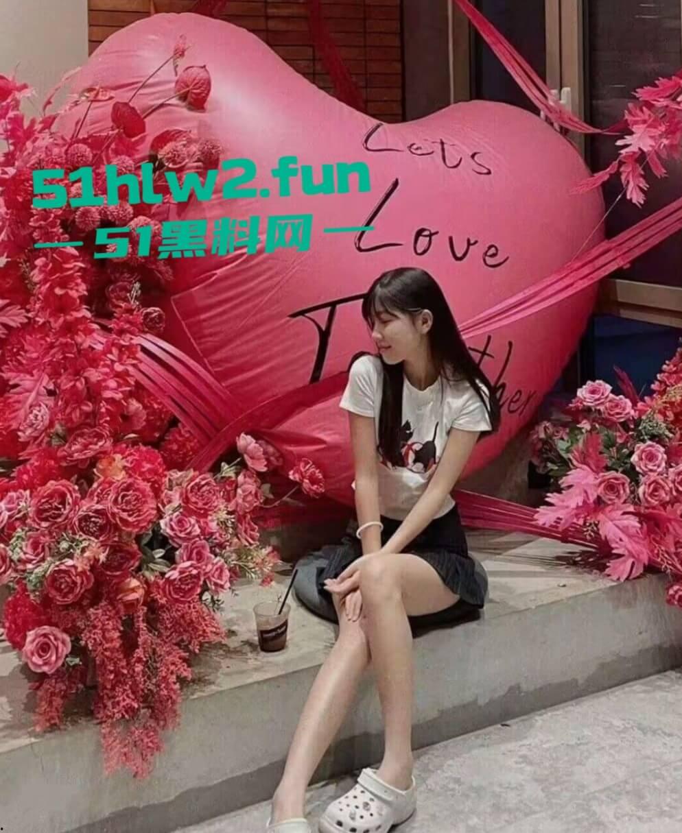 酒吧拿下高颜值嫩妹身材纤细高挑腿长逆天，喝多后带到酒店3p 前后夹击抽插超刺激。  第2张